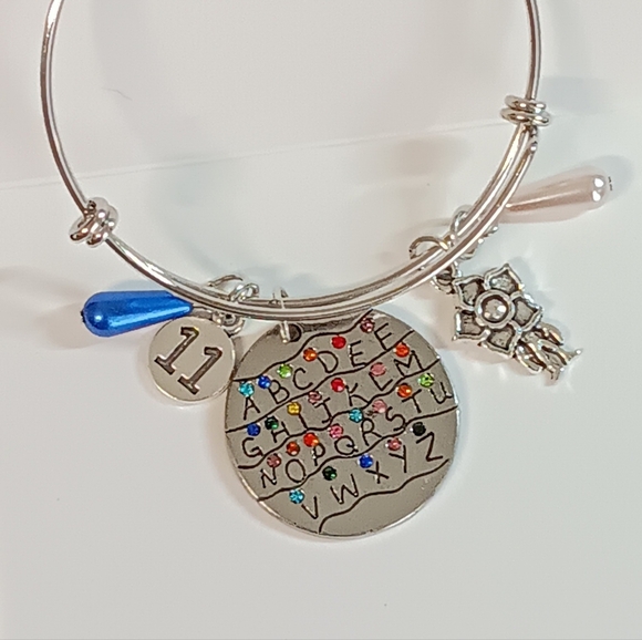 Stranger Things Charm Bracelet (NEW) - Picture 4 of 4